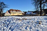 Linkziel: Link zum Beitrag mit dem Thema Kunst, Kultur und Knut-Fest; Bildinhalt: Forsthaus Willrode im Schnee bei Sonnenschein